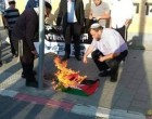 Les lâches colons sionistes brûlent le drapeau palestinien à tel-Aviv