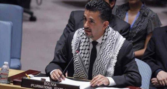 Ce n’est pas un homme arabe ou musulman. C’est un vrai chevalier dans un monde de honte !