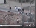 Les Palestiniens D’Al-Khalil (Palestine) sont contraints de marcher sur un chemin étroit…