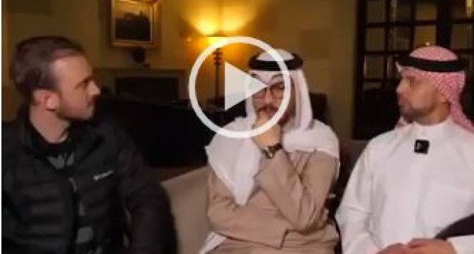 Regardez | Dans une interview sur un programme israélien, des délégués émiratis en Israël ont salué les soldats israéliens et dit qu’ils les ont vu sauvés des vies de femmes et d’enfants !