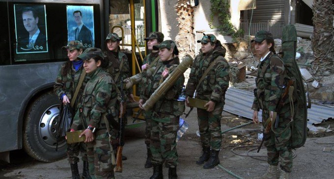 [En images] Des femmes de l’armée syrienne dans le cœur des combats pour chasser l’ennemi terroriste salafiste du territoire syrien.