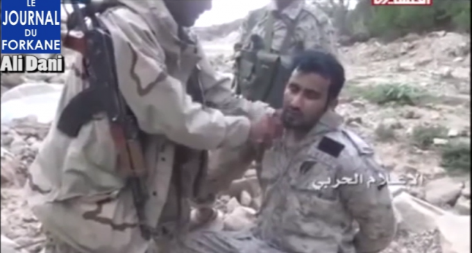 [Vidéo] Regardez comment les forces yéménites ont capturés 2 soldats saoudiens à al-Raboah City.