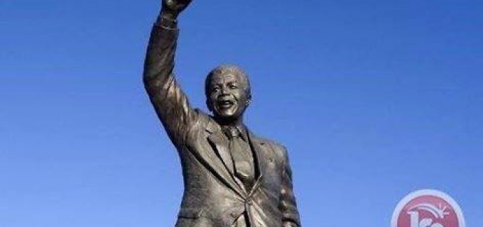 Le Maire de Johannesburg dévoile la statue de Nelson Mandela en Palestine occupée