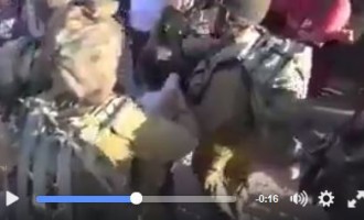 [Vidéo] L’armée d’occupation sioniste kidnappe un jeune Palestinien sous le regard de son père