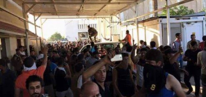 En images : Des manifestants irakiens sont parvenus à entrer dans la zone verte à Bagdad