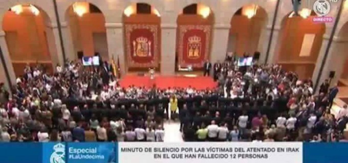 En images : le Real de Madrid rend hommage une seconde fois en observant une minute de silence pour les fans irakiens tué par Daesh en Irak