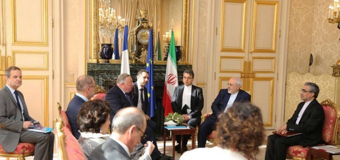 En images : Le ministre des affaires étrangères iranien Mohammad Javad Zarif rencontre le président du Sénat français en France