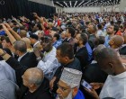Des milliers de personnes assistent à la prière funéraire sur le corps du Champion du monde de boxe. Mohammed Ali