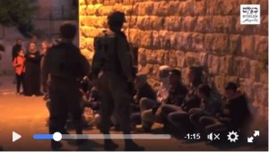 les sionistes bloquent les jeunes palestiniens