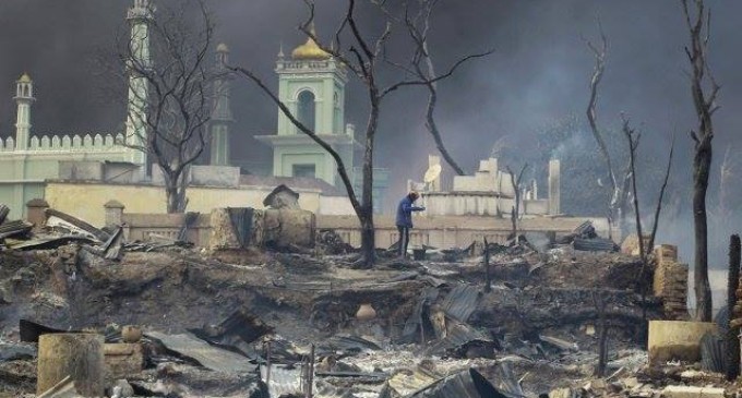 Des villageois bouddhistes saccagent une mosquée en Birmanie