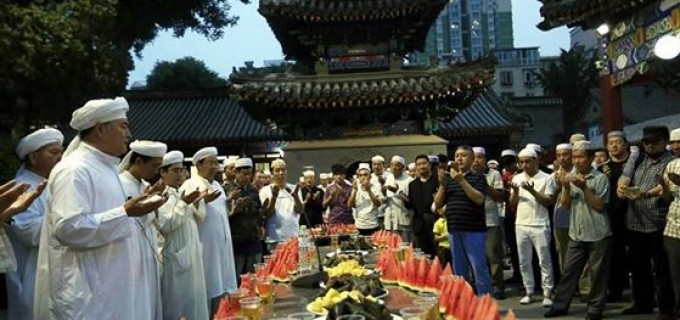 Les Musulmans de Chine rompent le jeûne du mois béni de Ramadhan