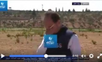 [Vidéo] | Un reporter d’Al Jazeera pleure devant les téléspectateurs après la défaite des terroristes du Front Al-nosra à Alep