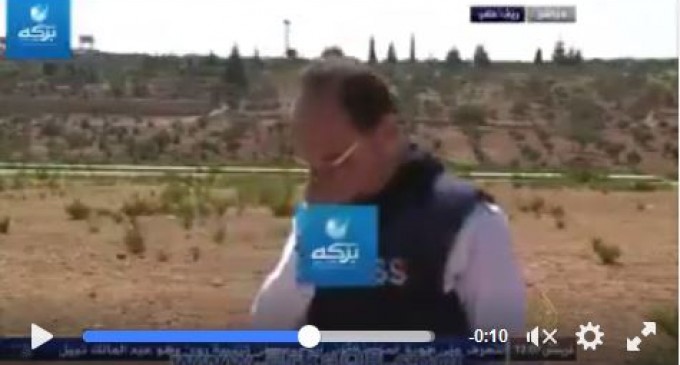 [Vidéo] | Un reporter d’Al Jazeera pleure devant les téléspectateurs après la défaite des terroristes du Front Al-nosra à Alep