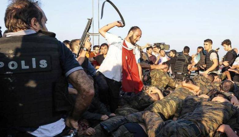 lynchage des soldats turc après la tentative de coup d etat 4