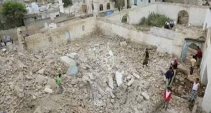 Des mercenaires salafistes pro-saoud détruisent une mosquée historique à Taëz (Yémen)