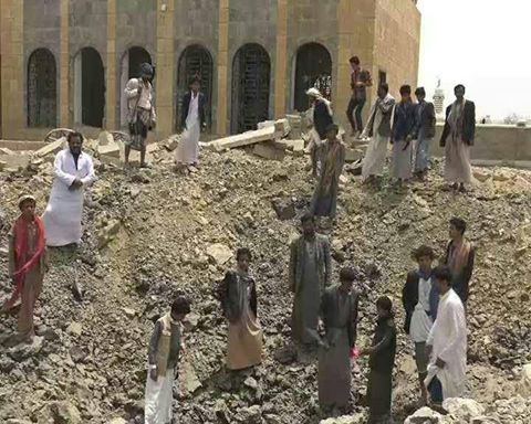 Les Saouds bombardent les mosquées du Yémen 1