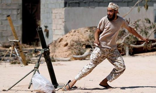 Les troupes libyennes en action contre les terroristes salafistes de Daesh dans la ville côtière de Syrte 1