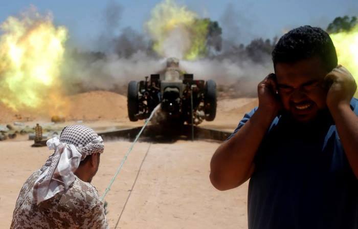 Les troupes libyennes en action contre les terroristes salafistes de Daesh dans la ville côtière de Syrte 2