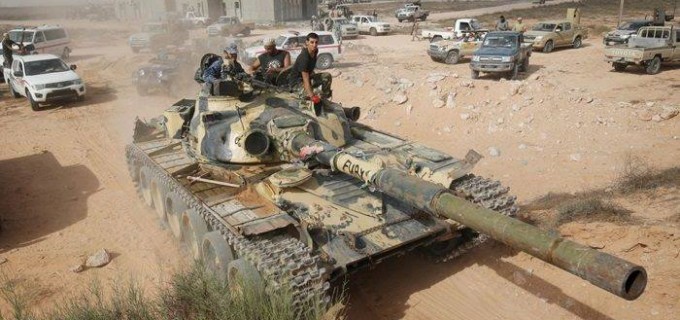 En image : Les troupes libyennes en action contre les terroristes salafistes de Daesh dans la ville côtière de Syrte