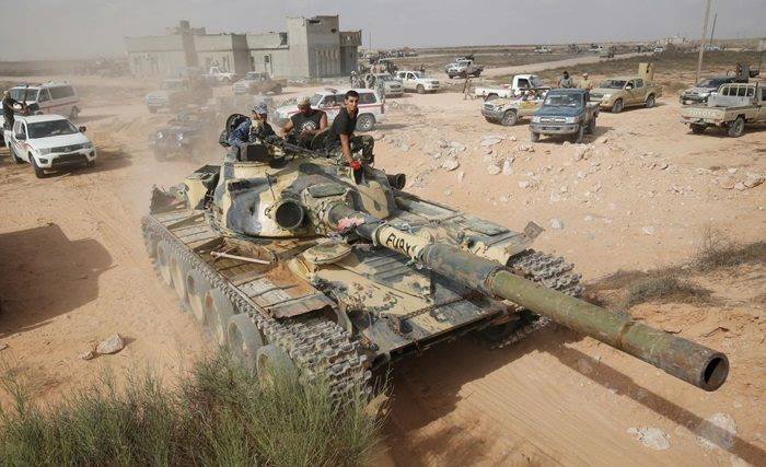 Les troupes libyennes en action contre les terroristes salafistes de Daesh dans la ville côtière de Syrte 5