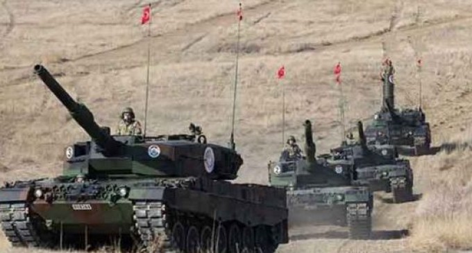 Les blindés turcs entrent en Syrie!