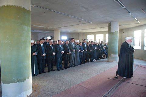 Le Président syrien, Bachar Al Assad, assiste à la Prière de l’Aïd El Adha dans une mosquée à Daraya ville située à une dizaine de kilomètres au sud-ouest du centre de Damas 1
