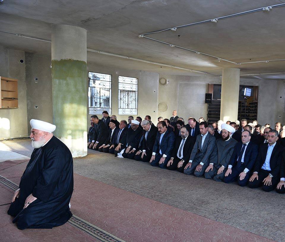 Le Président syrien, Bachar Al Assad, assiste à la Prière de l’Aïd El Adha dans une mosquée à Daraya (ville située à une dizaine de kilomètres au sud-ouest du centre de Damas 5