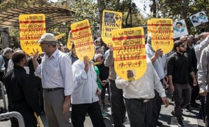 Les Iraniens manifestent dans la capital iranienne Téhéran pour dénoncer et condamner les crimes du régime Al-Saud 1