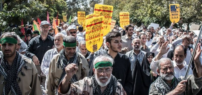 En images | Les Iraniens manifestent dans la capital iranienne Téhéran pour dénoncer et condamner les crimes du régime Al-Saud.