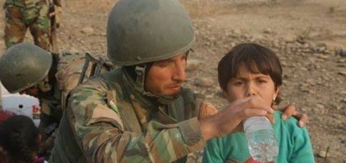 En images, regardez comment les forces irakiennes prennent soin des enfants qui se sont enfuis des mains de Daesh
