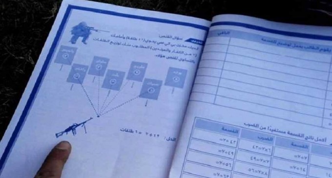 En images : Comment Daesh enseigne le meurtre aux enfants dans des cours de mathématiques