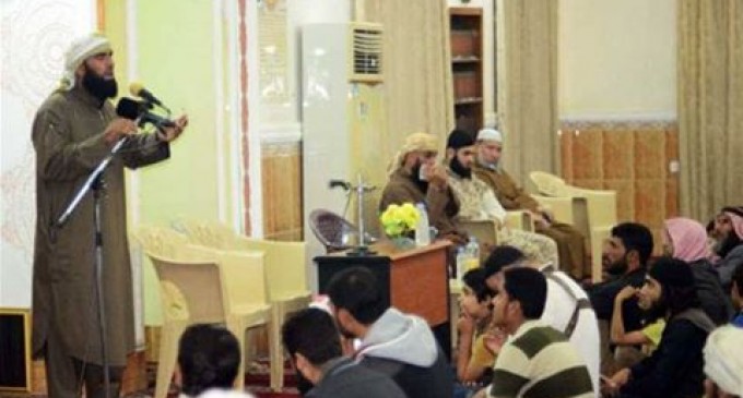 Daech lance une fatwa demandant aux imams de Mossoul de raccourcir les prières… et promet à ses hommes des vierges du Paradis