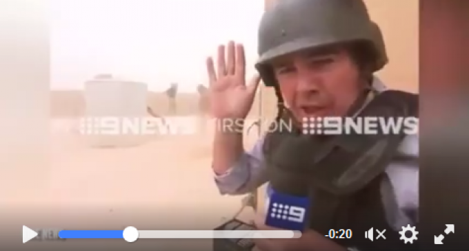 En vidéo… Regardez ce courageux journaliste qui met sa vie en danger pour couvrir en direct les combats en les terroristes de Daesh et les forces irakiennes