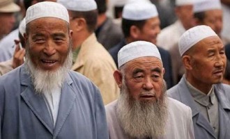 La Chine confisque aux Musulmans Ouïghours leurs passeports !!!