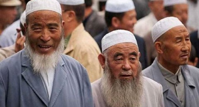La Chine  confisque aux Musulmans  Ou ghours leurs 