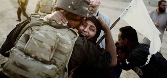 En images : L’accueil des forces irakiennes dans la banlieue de Mossoul