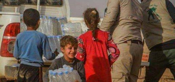 En images : Les forces irakiennes et de la mobilisation populaire viennent en aide aux familles de Mossoul