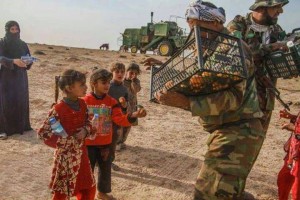 Les forces irakiennes et de la mobilisation populaire viennent en aide aux familles de Mossoul 5