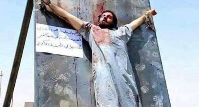 Daesh crucifie des jeunes irakiens