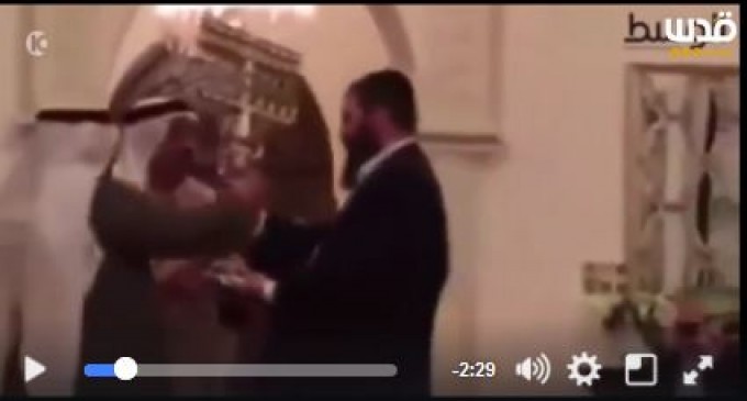 VIDÉO : Des officiels du Bahreïn célèbrent Hanouka avec des sionistes extrémistes