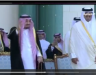 Vidéo.. Le Roi Salman danse à côté de l’émir du Qatar