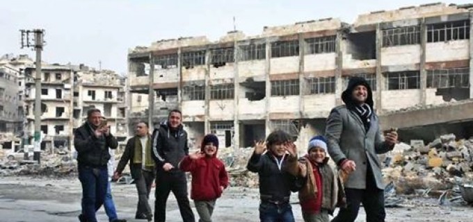 Le retour progressif des habitants d’Alep dans leur quartier après la Victoire de l’Armée Arabe Syrienne et de ses alliés sur les terroristes