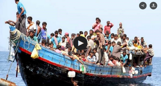 Les Musulmans Rohingyas fuient les massacres