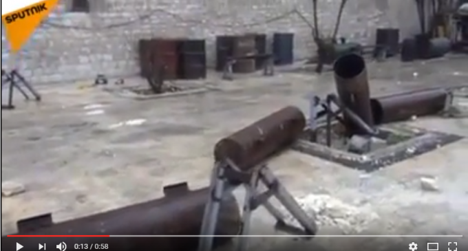 En vidéo : Regardez comment les terroristes salafistes du Front Al-Nosra ont abandonnés leurs stockes d’armes et se sont enfuis d’Alep