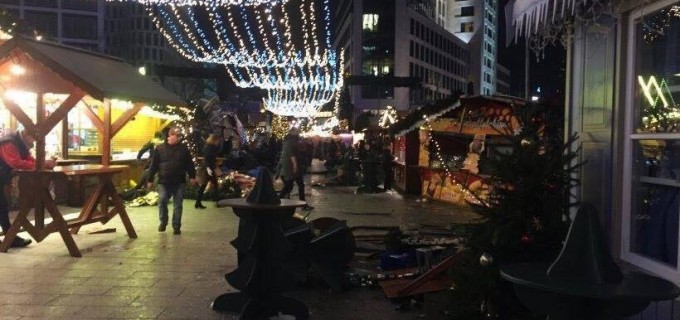 URGENT Attentat terroriste à Berlin dans un marché de noël 9 morts et 50 blessés !