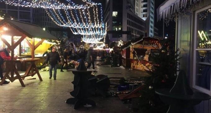 URGENT Attentat terroriste à Berlin dans un marché de noël 9 morts et 50 blessés !
