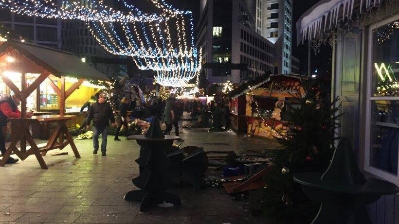 URGENT Attentat terroriste à Berlin dans un marché de noël 9 morts et 50 blessés ! 2