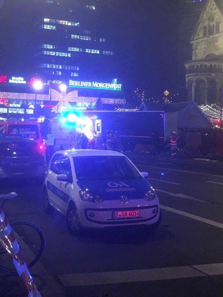 URGENT Attentat terroriste à Berlin dans un marché de noël 9 morts et 50 blessés ! 3
