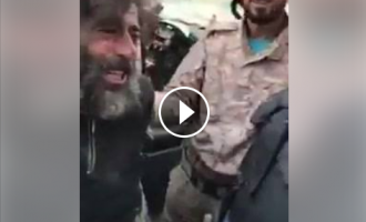 Un terroriste salafiste, qui ne sait même plus ce qu’il est.. et complètement ahuri.. capturé par l’armée syrienne à Alep