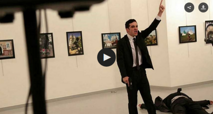 VIDEO EXCLUSIVE : Le moment de l’assassinat de l’ambassadeur de Russie en Turquie